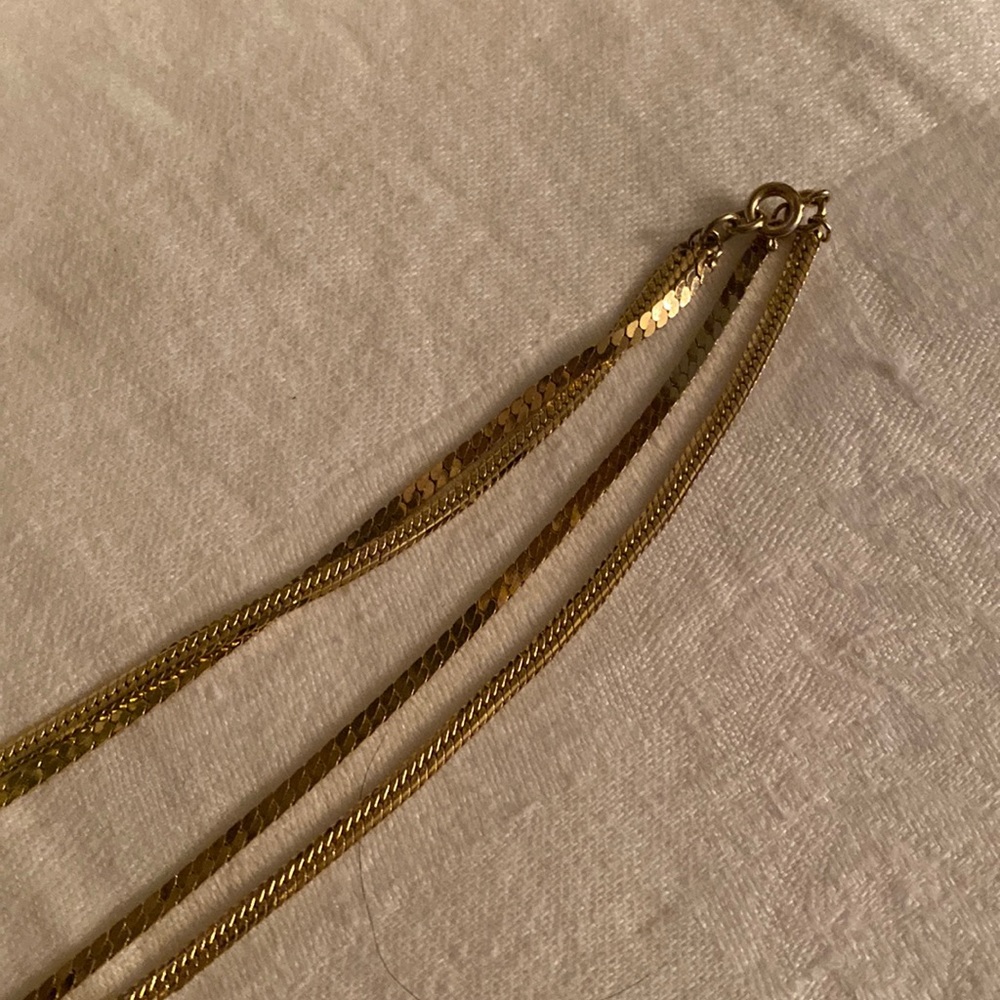 Beautiful Goldtone Two Strand Ladies Necklace - Picture 8 of 8